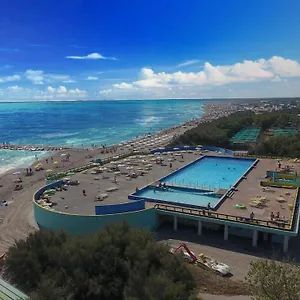 Kemp Happy Camp Mobile Homes In Village Rosapineta, Rosolina Mare
